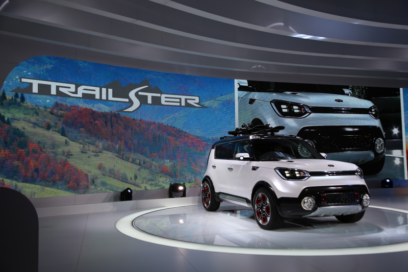 Illustration for article titled Kia Trail'ster e-AWD Could Be An Ultra-Efficient Jeep Renegade Fighter